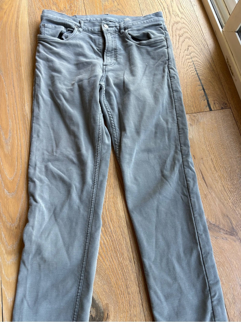 Faherty men’s grey straight leg pants